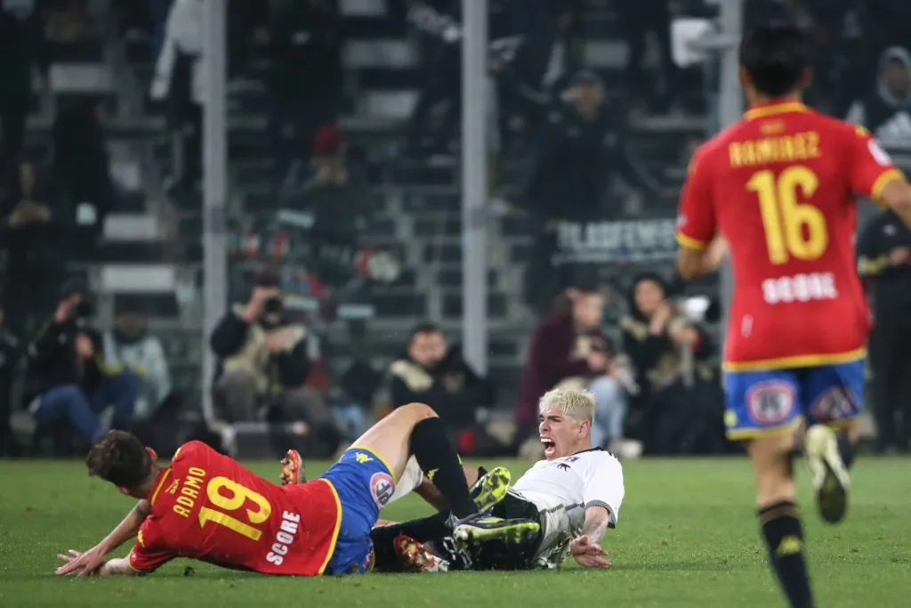 La jugada entre Adamo y Palacios que desató la furia en el Monumental