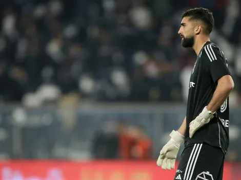 Un nuevo arquero con Amor: Emi debuta en el arco albo