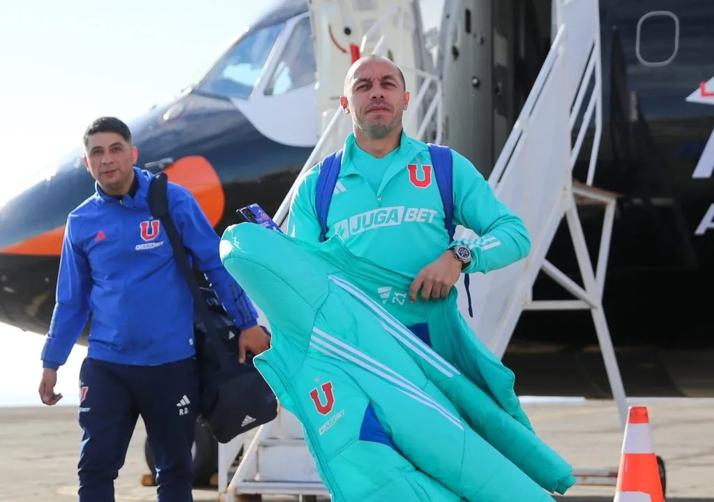U de Chile arribó en la tarde de el sábado a El Salvador para jugar contra Cobresal. Foto: U. de Chile.