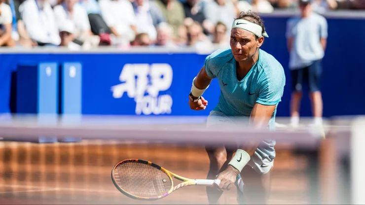 Rafael Nadal pisa fuerte la arcilla sueca.