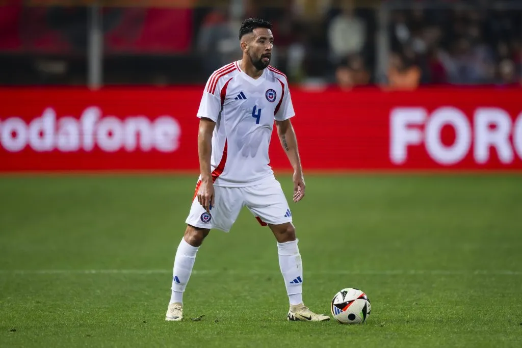 El futuro de Mauricio Isla no está claro.