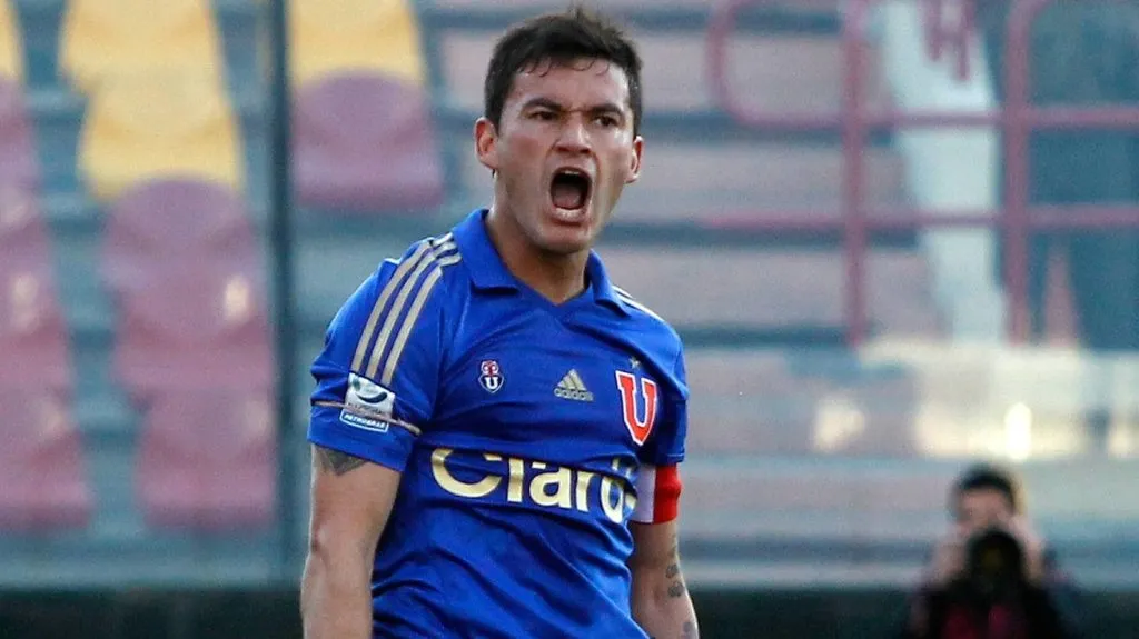 El futuro de Charles Aránguiz se juega en estas horas.