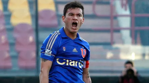 El futuro de Charles Aránguiz se juega en estas horas.