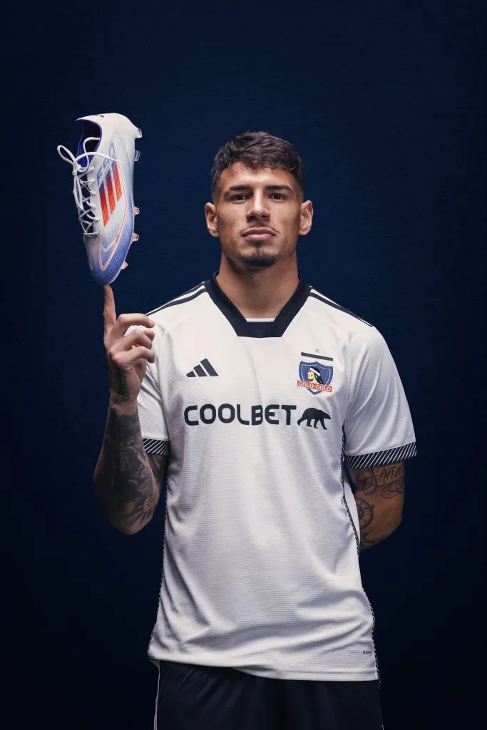 Saldivia con los nuevos zapatos F50 de adidas