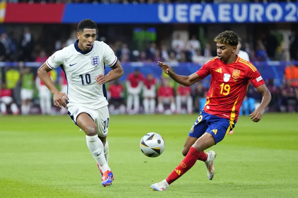 Yamine Lamal con los F50 de adidas