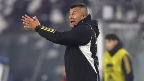 Almirón presiona para que llegue un delantero a Colo Colo