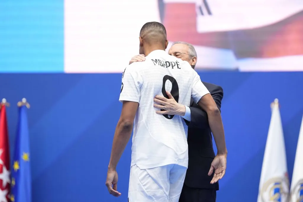 Mbappé con la 9 de Zamorano. Foto: Imago