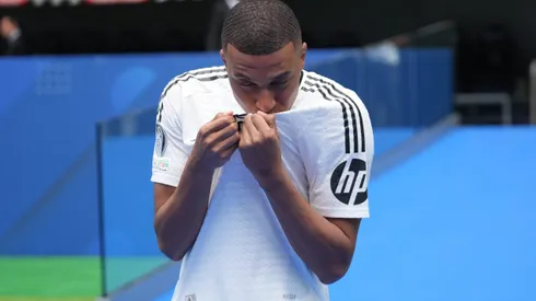 Kylian Mbappé con la camiseta de Real Madrid.