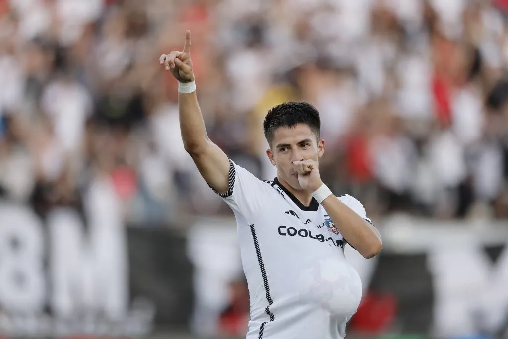 Matías Moya celebra el único gol que ha marcado por Colo Colo: fue contra Huachipato. (Pepe Alvujar/Photosport).