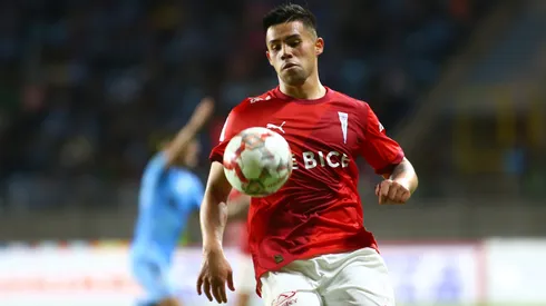 Alexander Aravena se fue de Católica para ser refuerzo en Gremio de Porto Alegre.