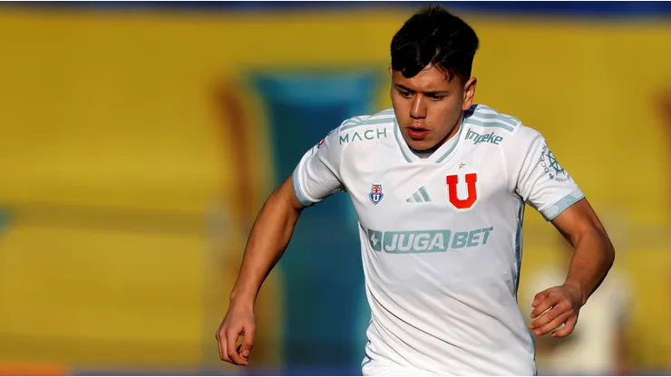 Ignacio Vásquez debió salir de la cancha en el duelo de la U ante Everton.