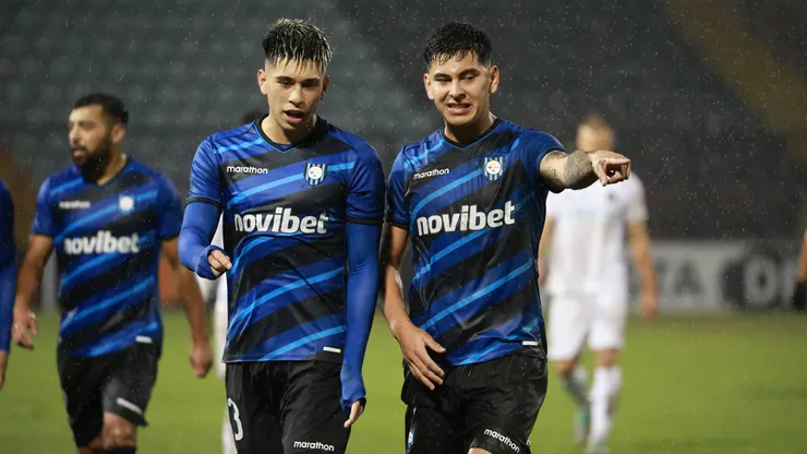 Los jugadores de Huachipato en el último duelo contra Gremio en la Copa CONMEBOL Libertadores 2024.