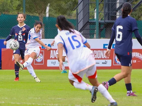 A la Roja femenina la reciben con bandera sin estrella por un lado