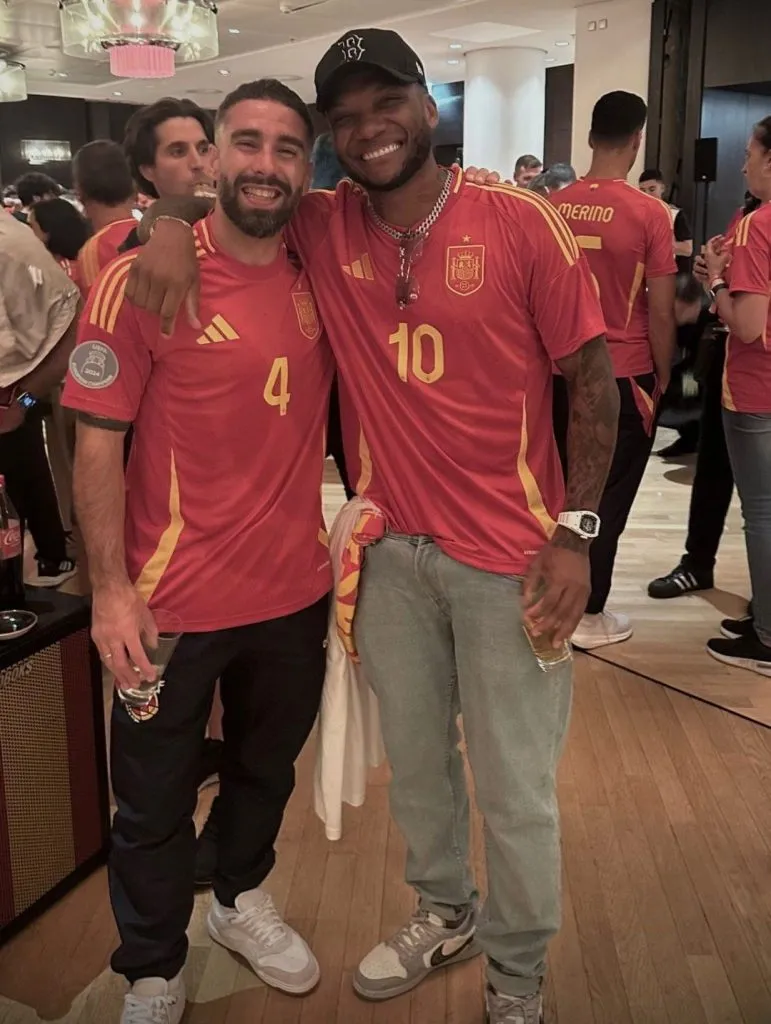 Junior Fernandes junto a Dani Carvajal. Se conocieron en Alemania. (Captura).