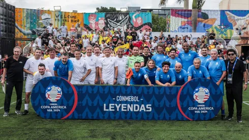 Iván Zamorano y Marcelo Salas se lucen en partido de leyendas en Copa América.