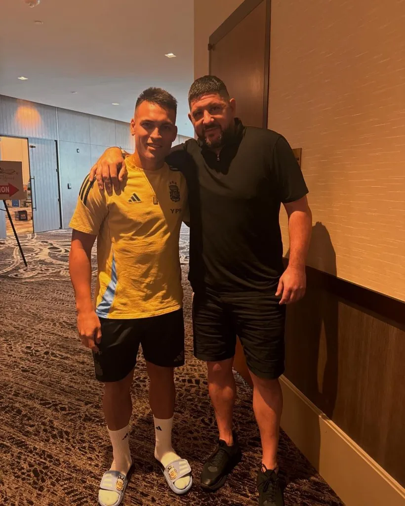 Agustín Orión, ex arquero de Colo Colo, junto a Lautaro Martínez. | Foto: Archivo.