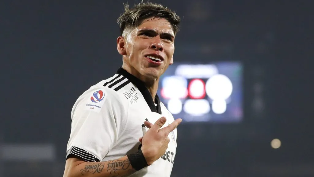 Palacios le marcó a Santa Cruz. Foto: Photosport