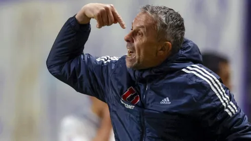 Gustavo Álvarez conversó con sus jugadores en la U.