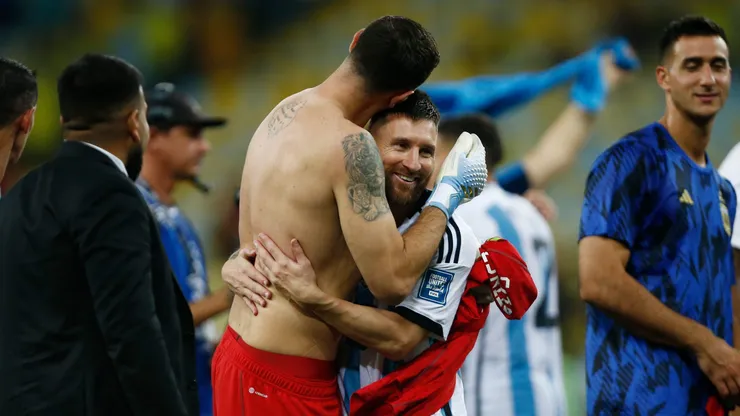 Lionel Messi alabó al Dibu Martínez.