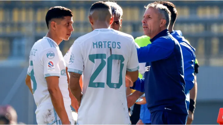 Gustavo Álvarez define la formación titular de la U ante Everton por Copa Chile.