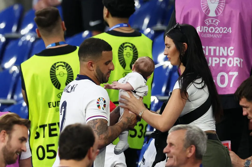 Annie Kilner ha acompañado a Kyle Walker en esta Eurocopa 2024. Si Inglaterra vence a España, será ella la que acompañe al jugador en los festejos. | Foto: Getty Images.