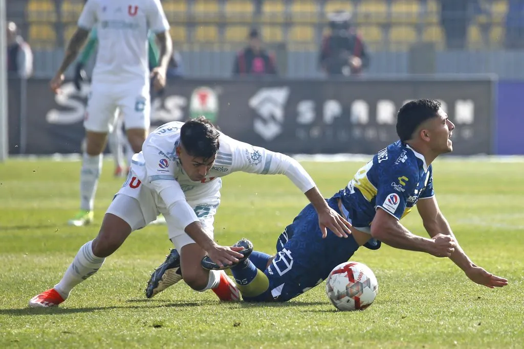 El momento de la grave lesión de Braian Martínez. (Sebastian Cisternas/Photosport)