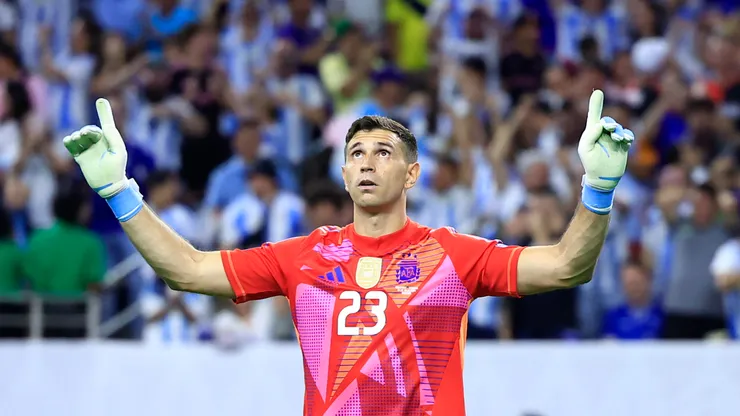Emiliano "Dibu" Martínez en la tanda de penales de Argentina contra Ecuador, en los cuartos de final de la Copa América 2024.