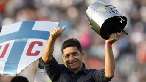 El ex capitán de Católica se la juega por el fútbol y los niños.