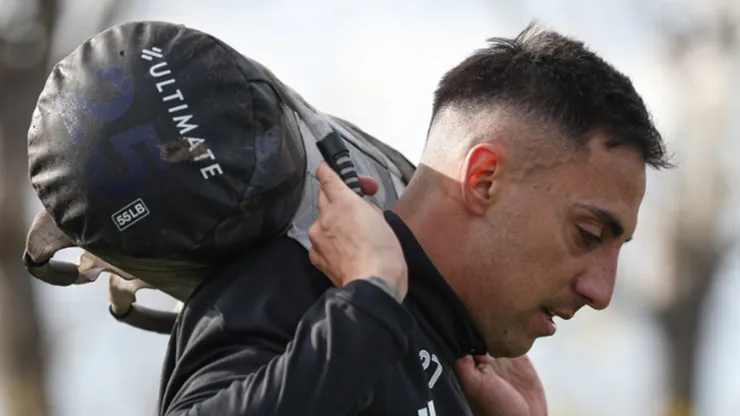 Javier Correa sufrió su primer revés en Colo Colo: se lesionó antes de debutar.