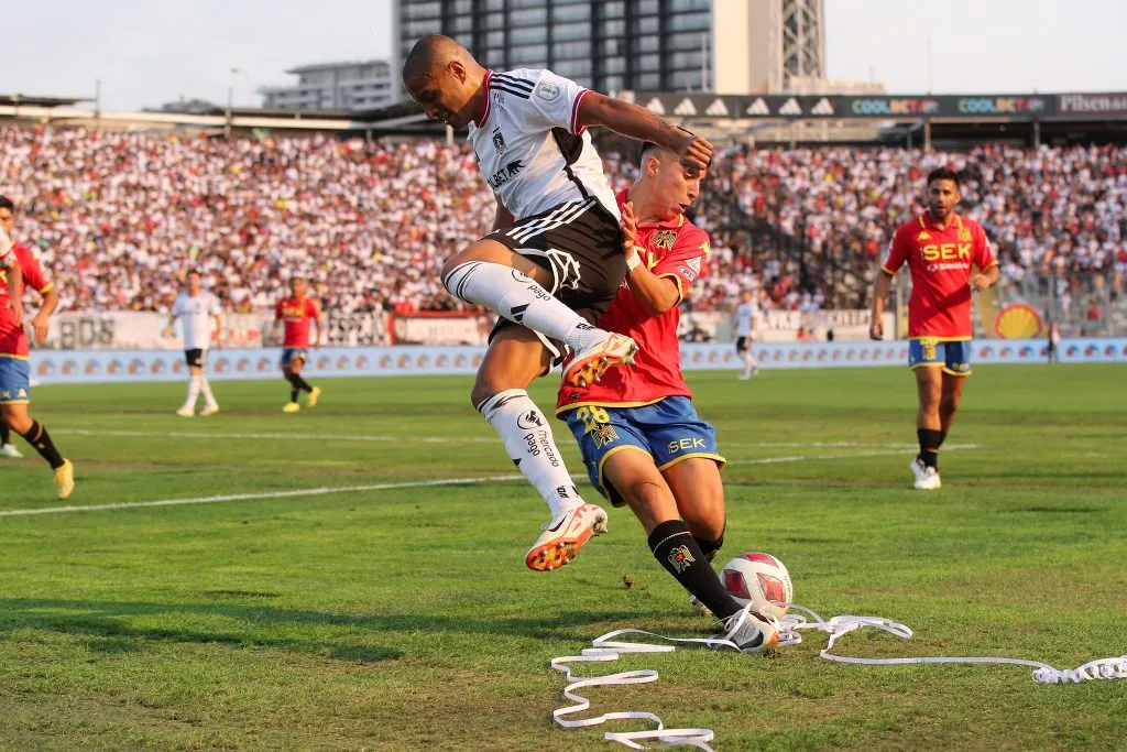Leandro Benegas puede estar viviendo sus últimos días con Colo Colo. Foto: Photosport.