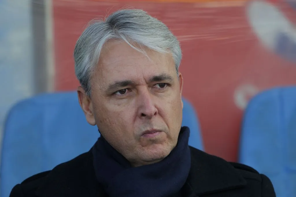 Tiago Nunes salió a aclarar que una persona se hace pasar por él con un número que no es suyo. (Jorge Loyola/Photosport).