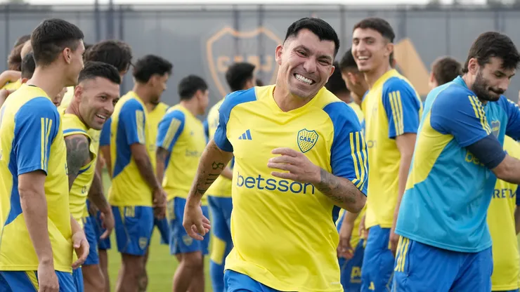 Gary Medel todavía no puede debutar en Boca.