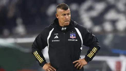 Jorge Almirón pide rapidez con los refuerzos en Colo Colo.