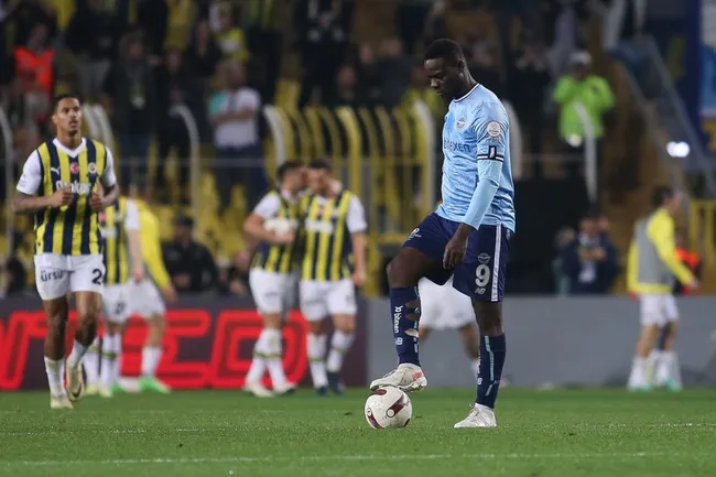 Mario Balotelli viene de un discreto paso por el Adana Demirspor de Turquía. | Foto: Photosport.