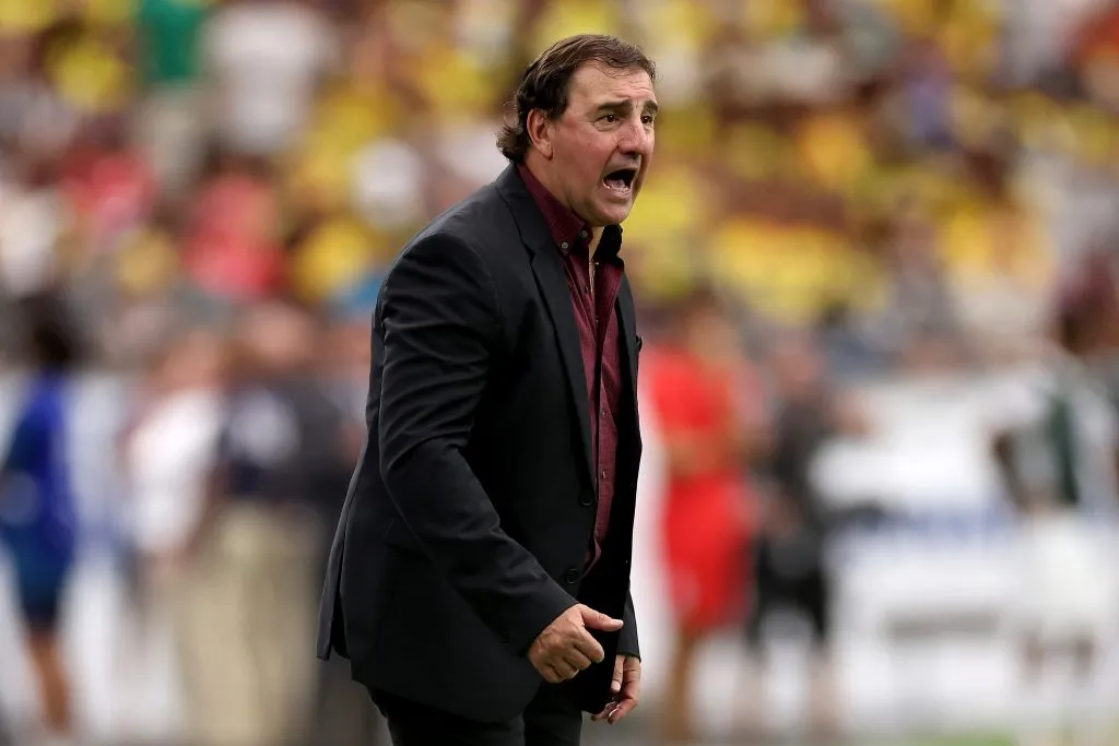 Néstor Lorenzo todavía no conoce la derrota con Colombia. Imagen: Getty.