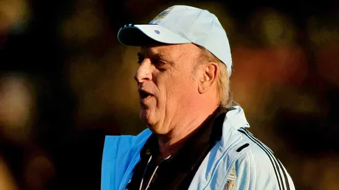 El Coco Basile tiene al mundo del fútbol en vilo.