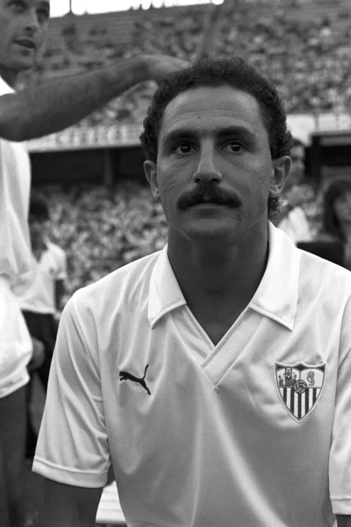 Una imagen más de Luis de la Fuente en el Sevilla, donde coincidió con Iván Zamorano. (Captura).