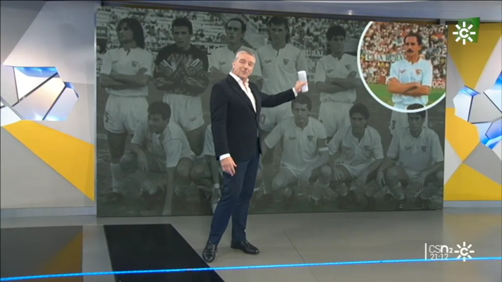 Luis de la Fuente destacado en un Sevilla donde también jugaba Iván Zamorano, tapado por el conductor de CSN. (Captura).