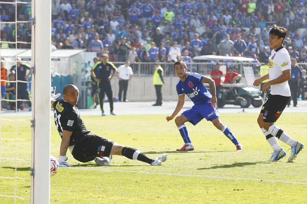 Charles Aránguiz ha sido el rumor más grande en U de Chile en el mercado de pases. Foto: Felipe Zanca/Photosport
