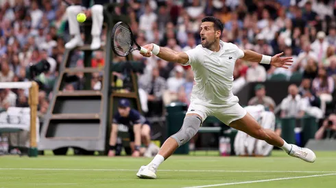 Novak Djokovic en el duelo de octavos de final de Wimbledon 2024 ante Holger Rune.