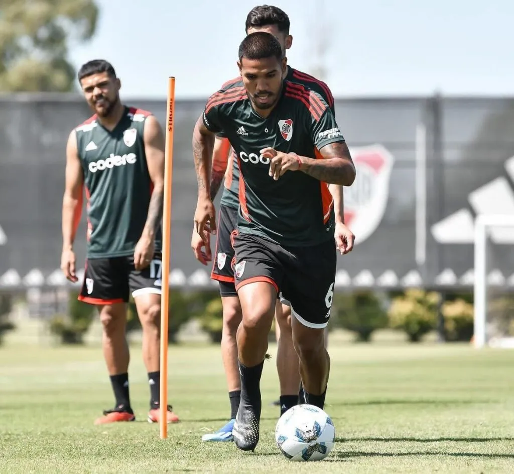 El jugador no es considerado en River Plate, pero, al parecer, está lesionado.