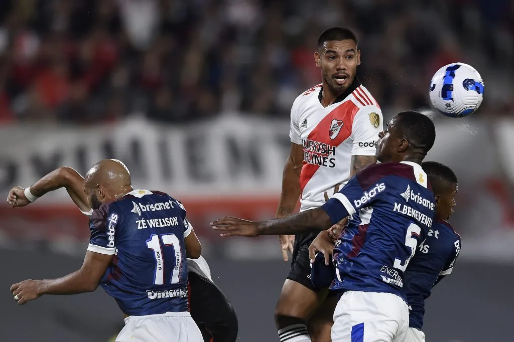 El defensa no será considerado en River Plate y fracasó su traspaso a México. (Photo by Marcelo Endelli/Getty Images)