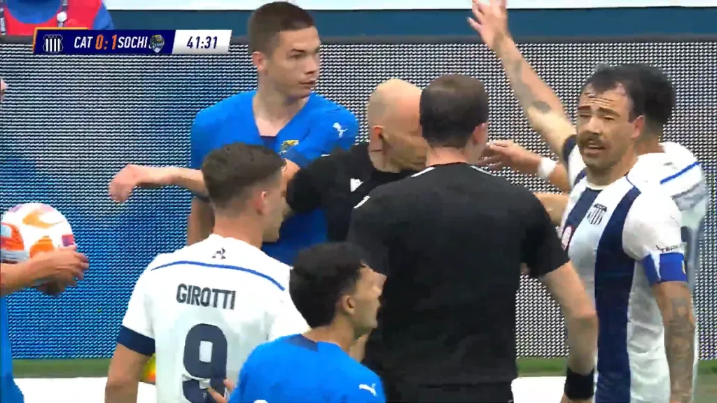 Matías Catalán pide la intervención de Ignacio Saavedra. (Captura).