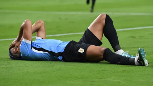 Ronald Araujo se lesionó ante Brasil.