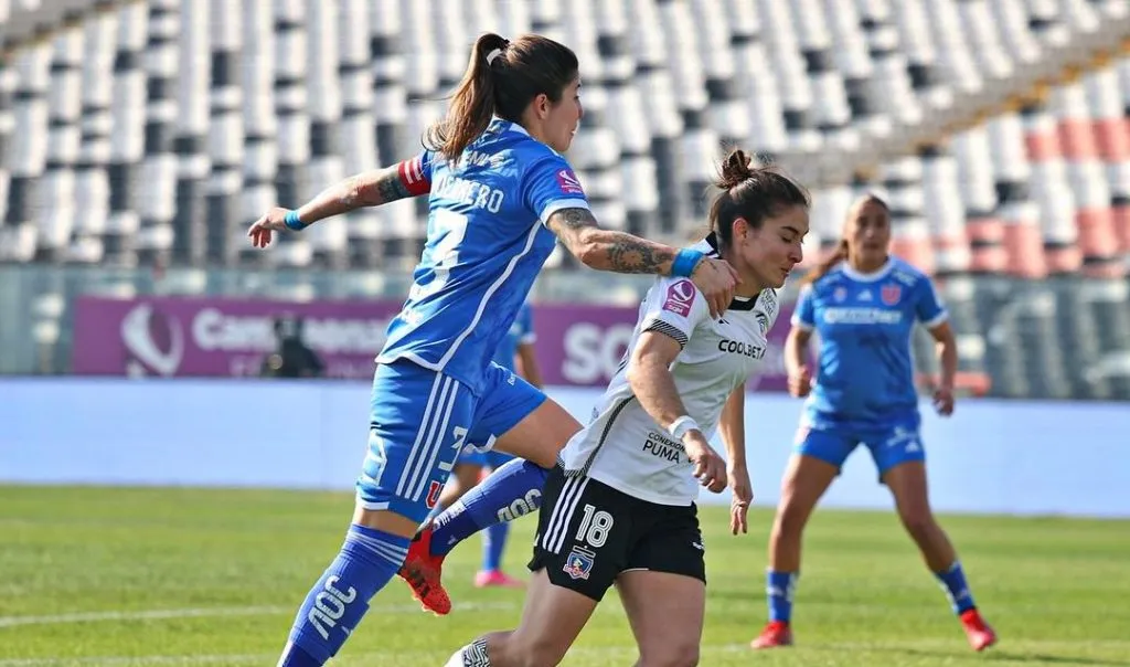 Carla Guerrero cometió un penal clave para que la U terminará perdiendo este Superclásico Femenino. | Foto: Colo Colo.