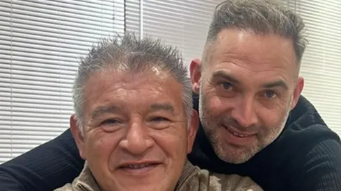 Claudio Borghi y Ezequiel Garré compartieron un afable momento en Santiago.