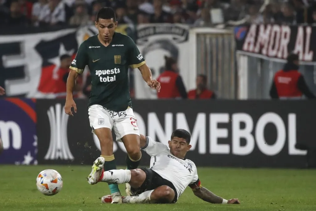 Esteban Pavez en acción por Colo Colo ante Alianza Lima. (Jonnathan Oyarzun/Photosport).