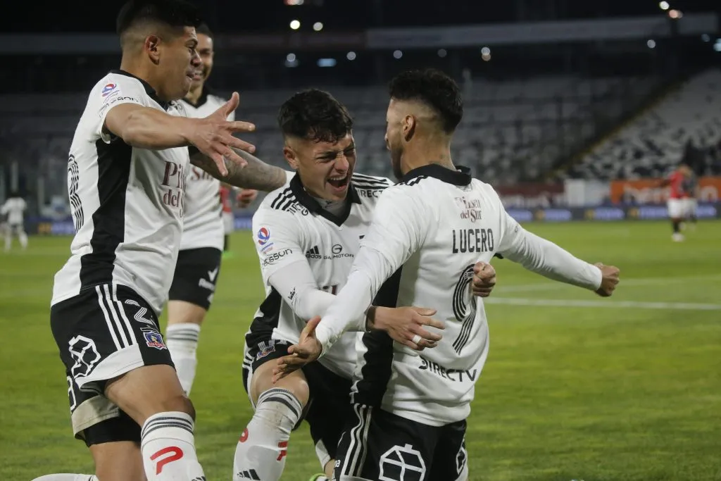Esteban Pavez, Zavala y el Gato Lucero celebran en Colo Colo. (Marcelo Hernandez/Photosport).