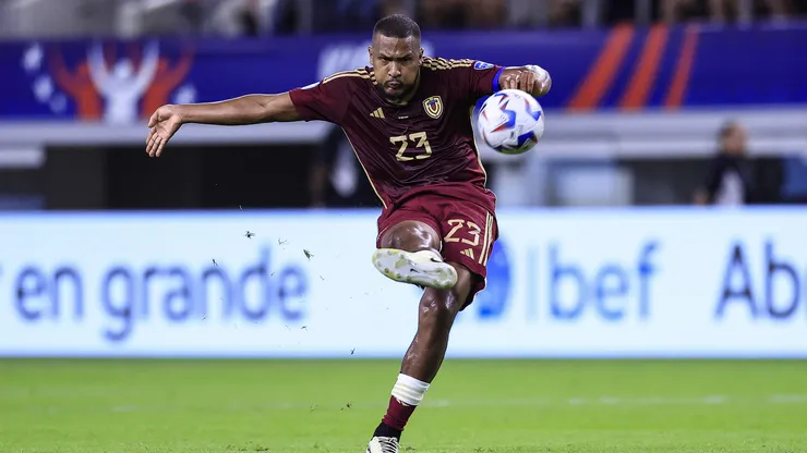 Golazo de Salomón Rondón en Venezuela contra Canadá.