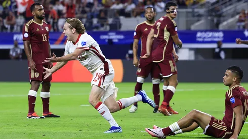 Canadá elimina a Venezuela por penales y es rival de Argentina en semis.